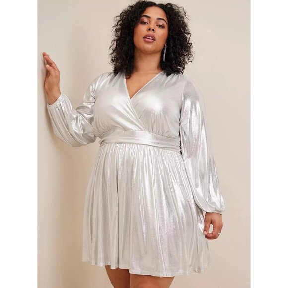 Torrid Silver‎ Metallic Stretch Liquid Knit Surplice Dress Party Size 0 / 12 / L - Picture 2 of 11